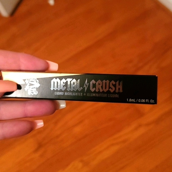 KVD Metal Crush Liquid Highlighter - Picture 1 of 5